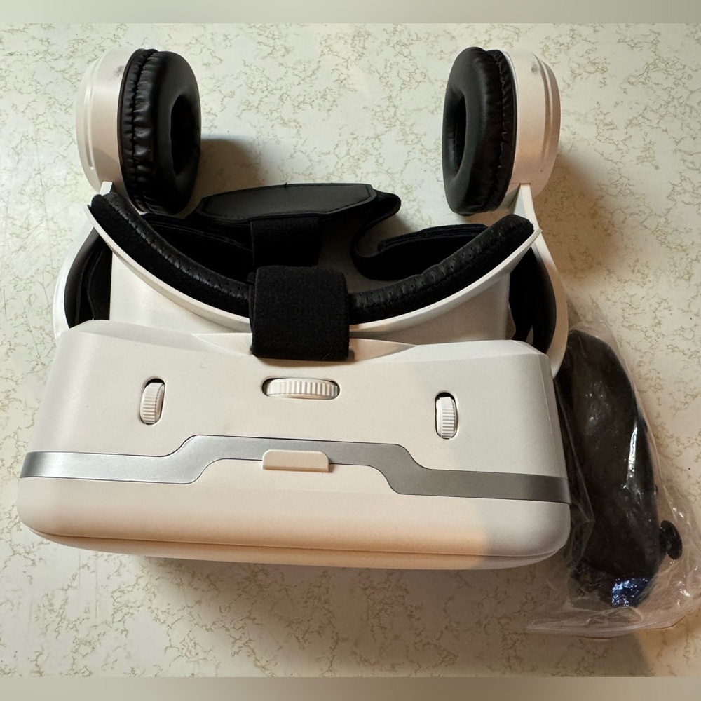 VR Headset with Built on Headphones and Remote - White